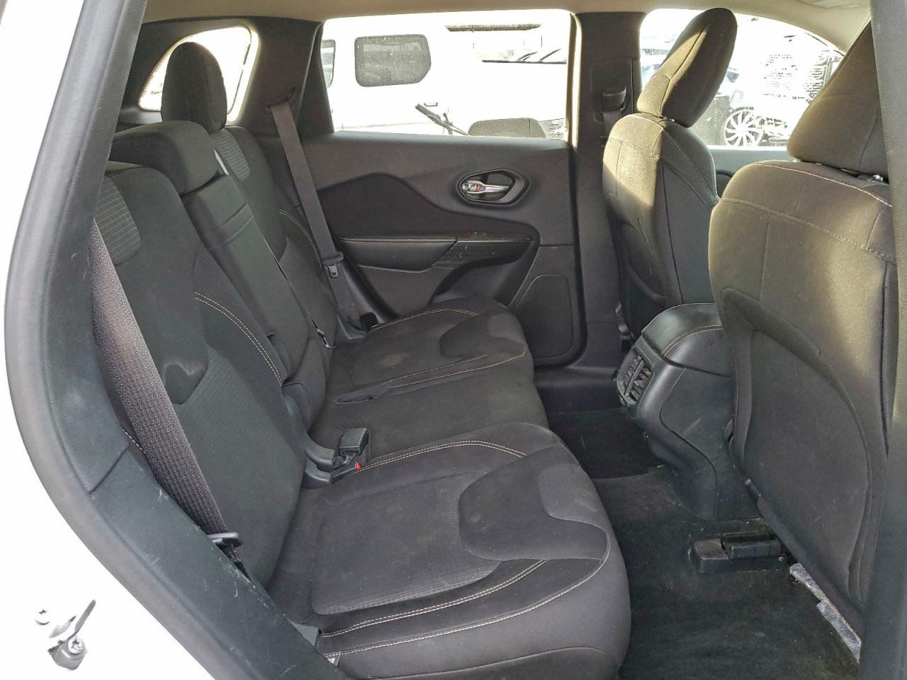 2015 JEEP CHEROKEE LATITUDE photo 31