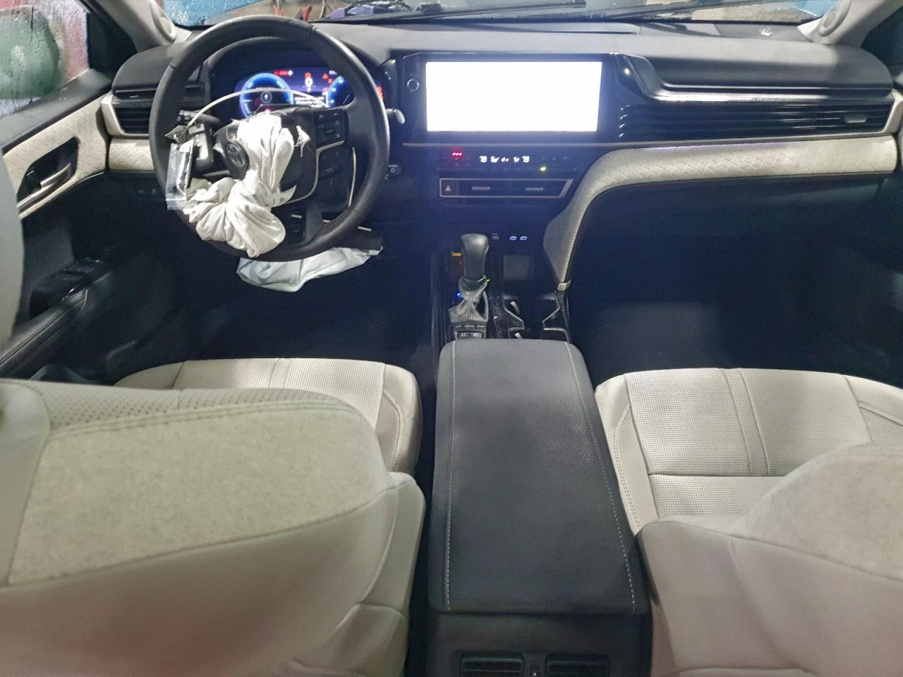 2025 TOYOTA CAMRY XSE photo 8