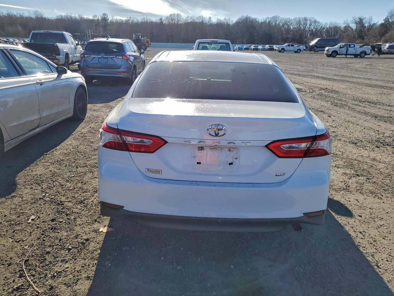 2018 TOYOTA CAMRY LE photo 6