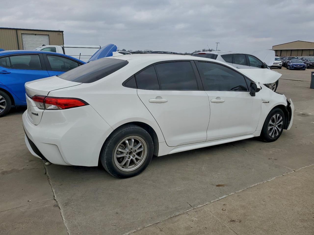2020 TOYOTA COROLLA LE photo 3