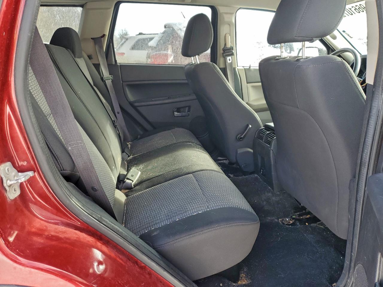 2010 JEEP GRAND CHEROKEE LAREDO photo 31