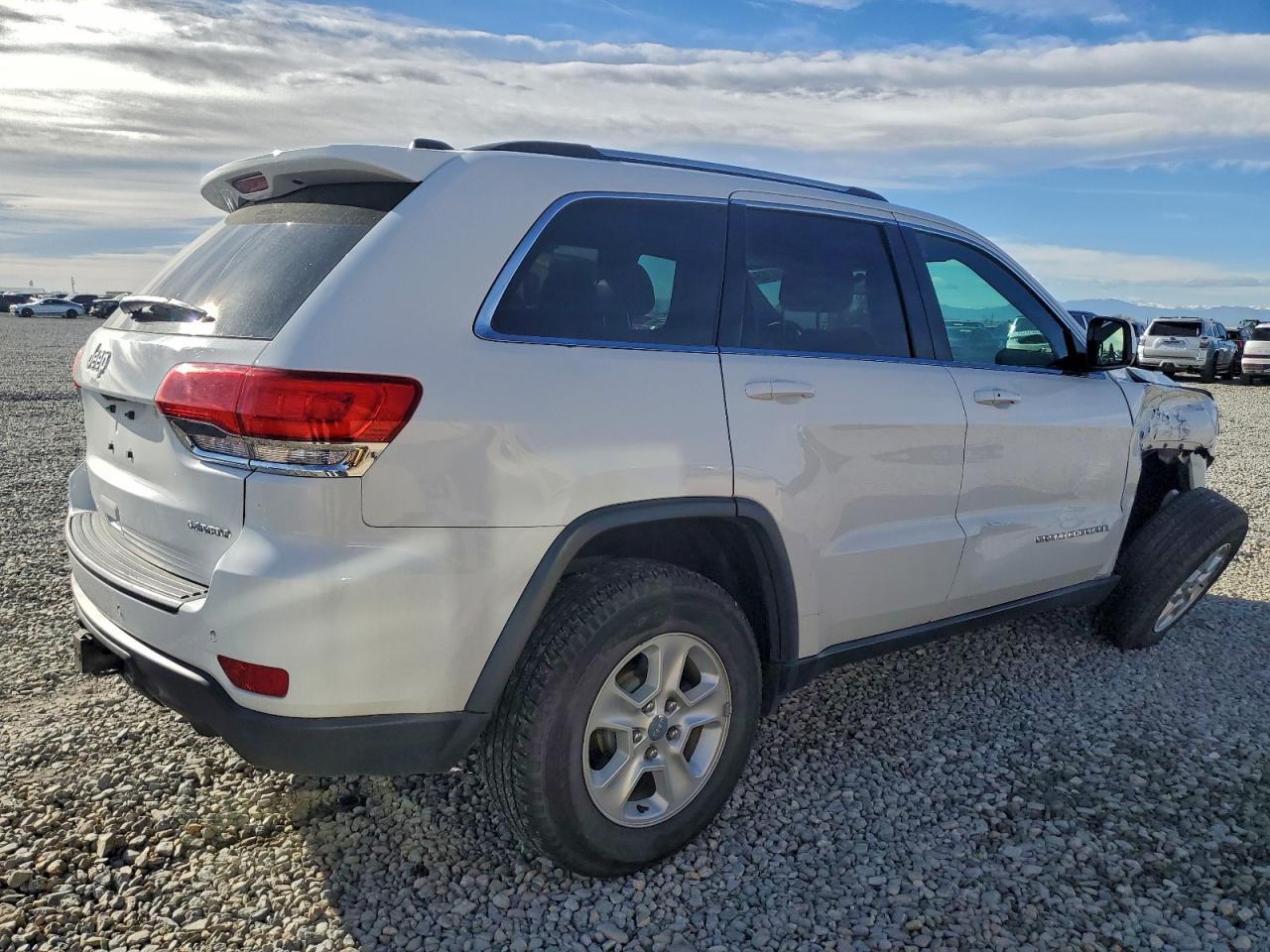 2016 JEEP GRAND CHEROKEE LAREDO photo 3