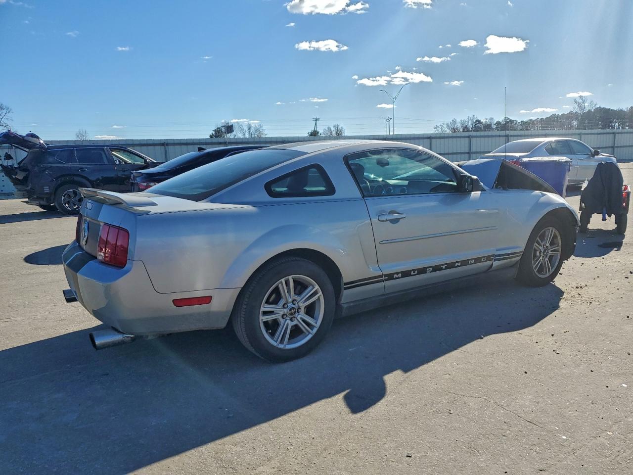 2005 FORD MUSTANG photo 3