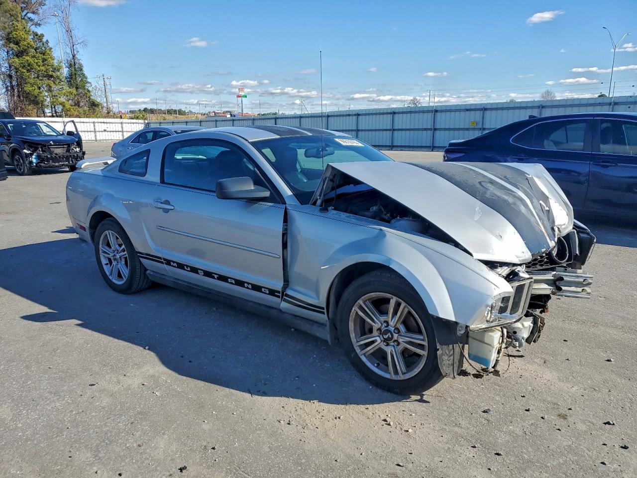 2005 FORD MUSTANG photo 4