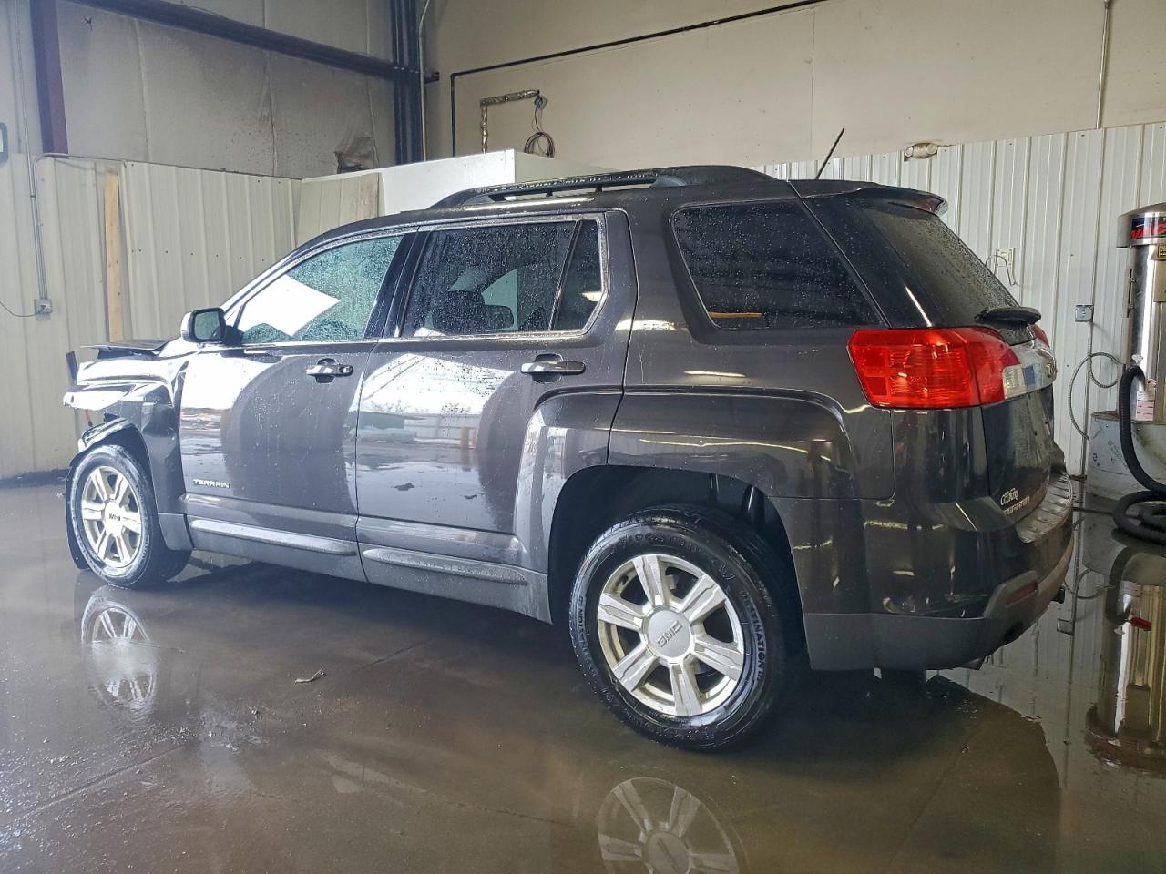 2015 GMC TERRAIN SLT photo 2
