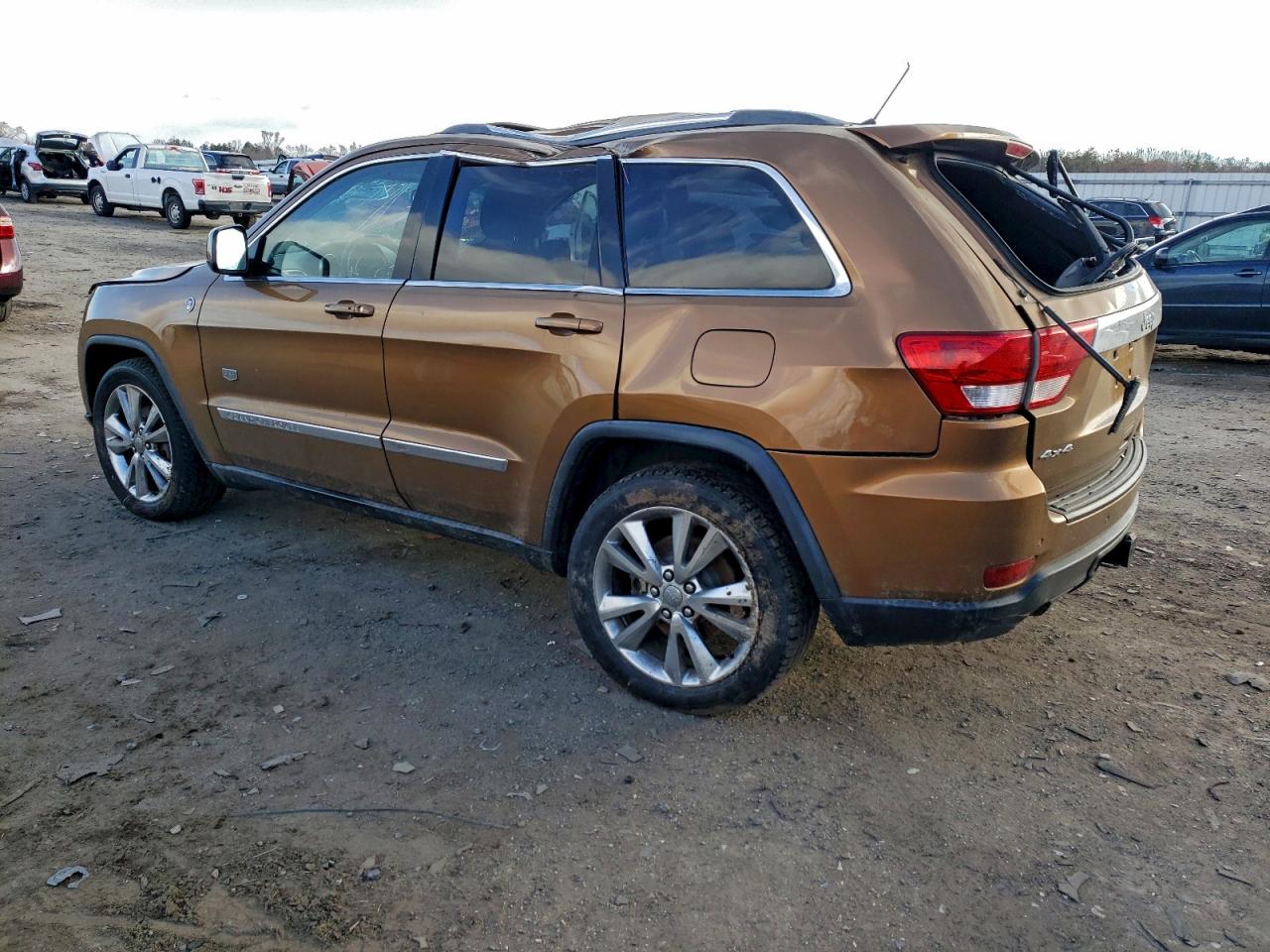 2011 JEEP GRAND CHEROKEE LAREDO photo 3