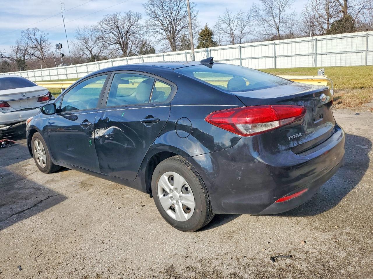 2017 KIA FORTE LX photo 3