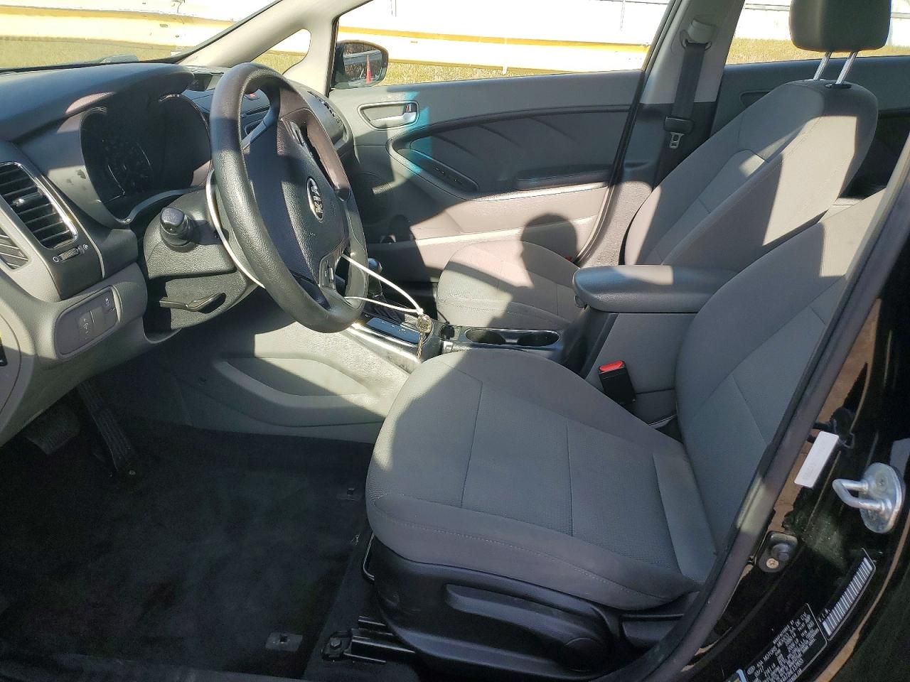2017 KIA FORTE LX photo 13