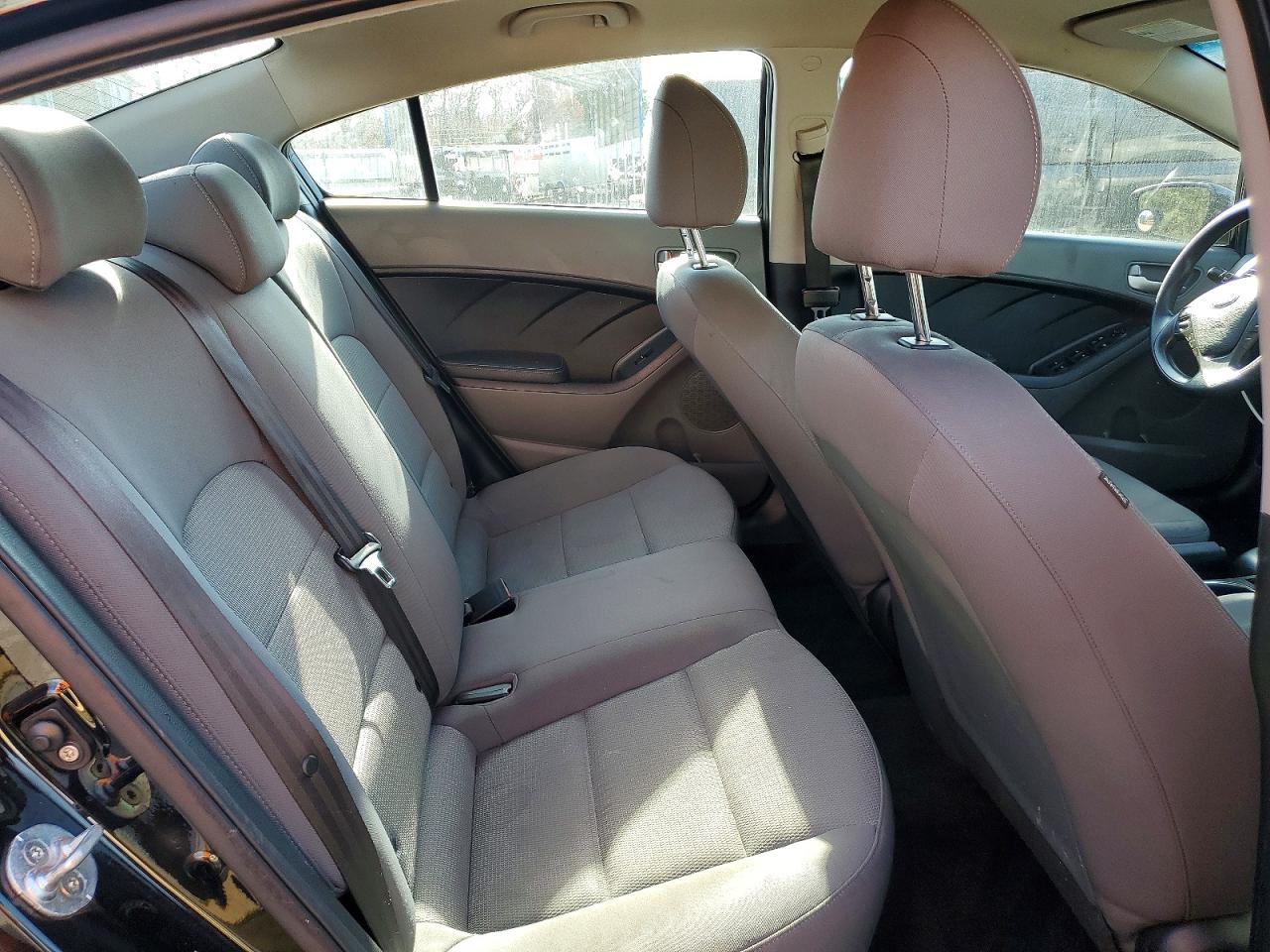 2017 KIA FORTE LX photo 19