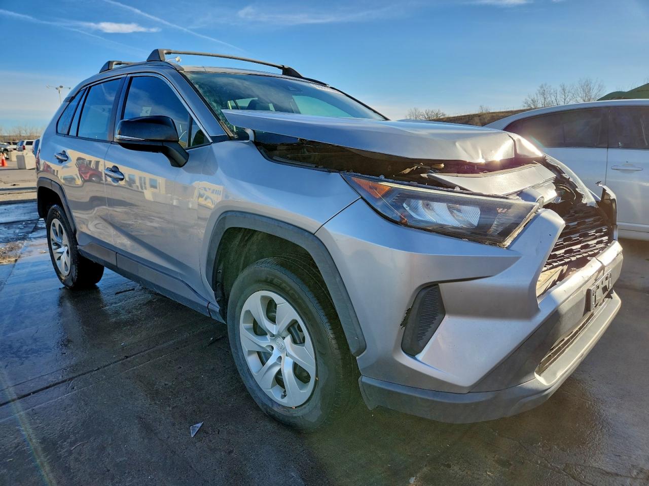 2019 TOYOTA RAV4 LE photo 4