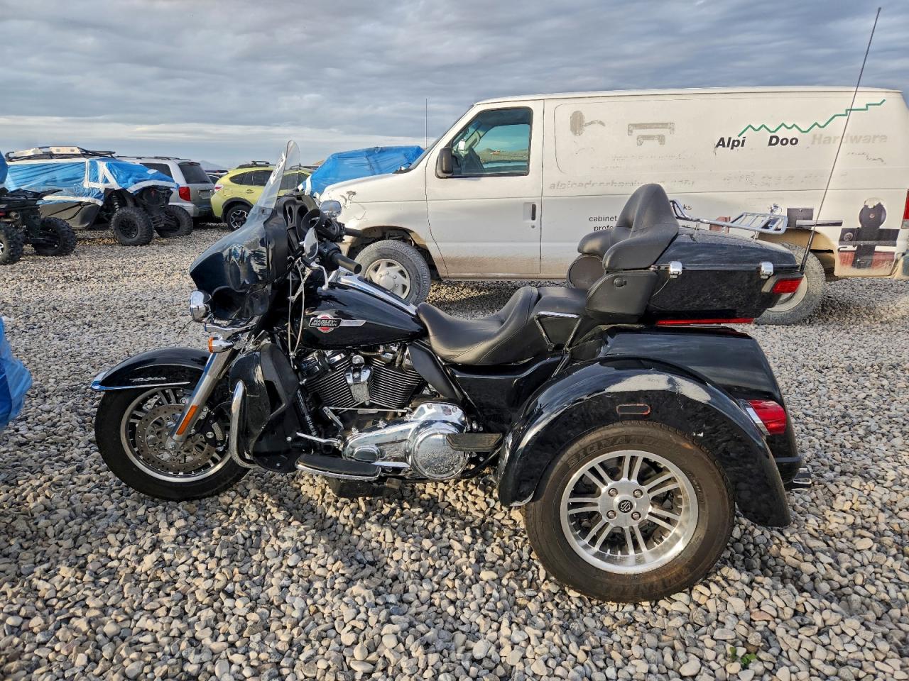 2022 HARLEY-DAVIDSON FLHTCUTG photo 3