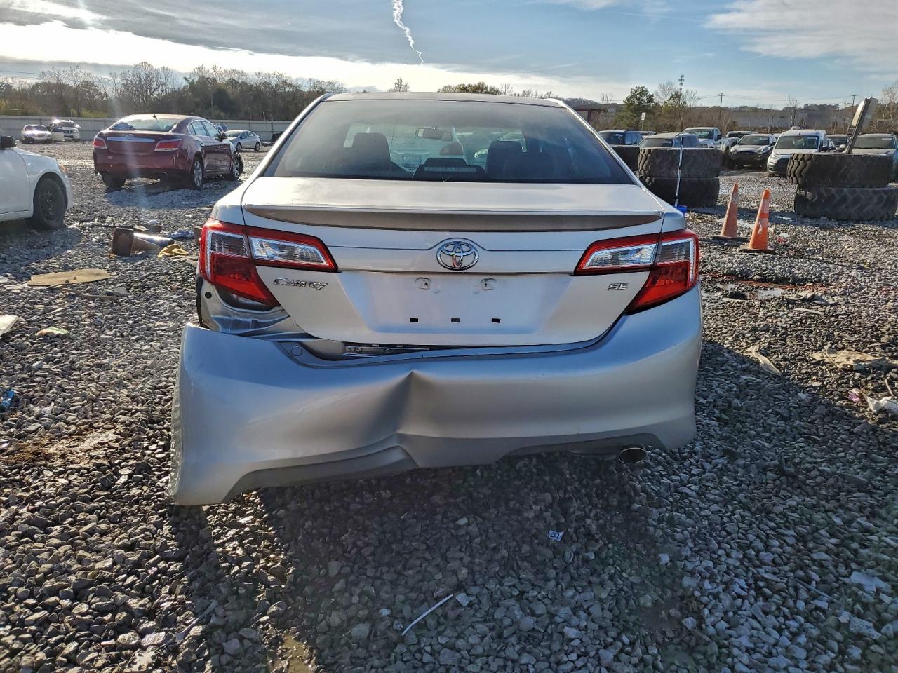 2014 TOYOTA CAMRY L photo 6