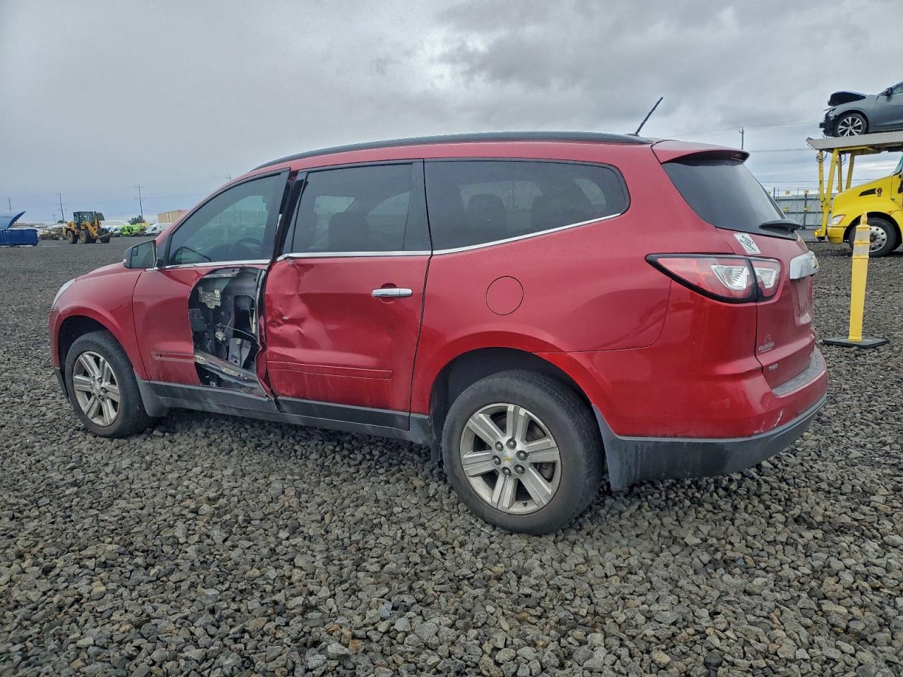 2014 CHEVROLET TRAVERSE LT photo 2