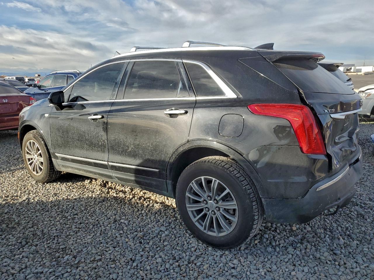 2017 CADILLAC XT5 LUXURY photo 2
