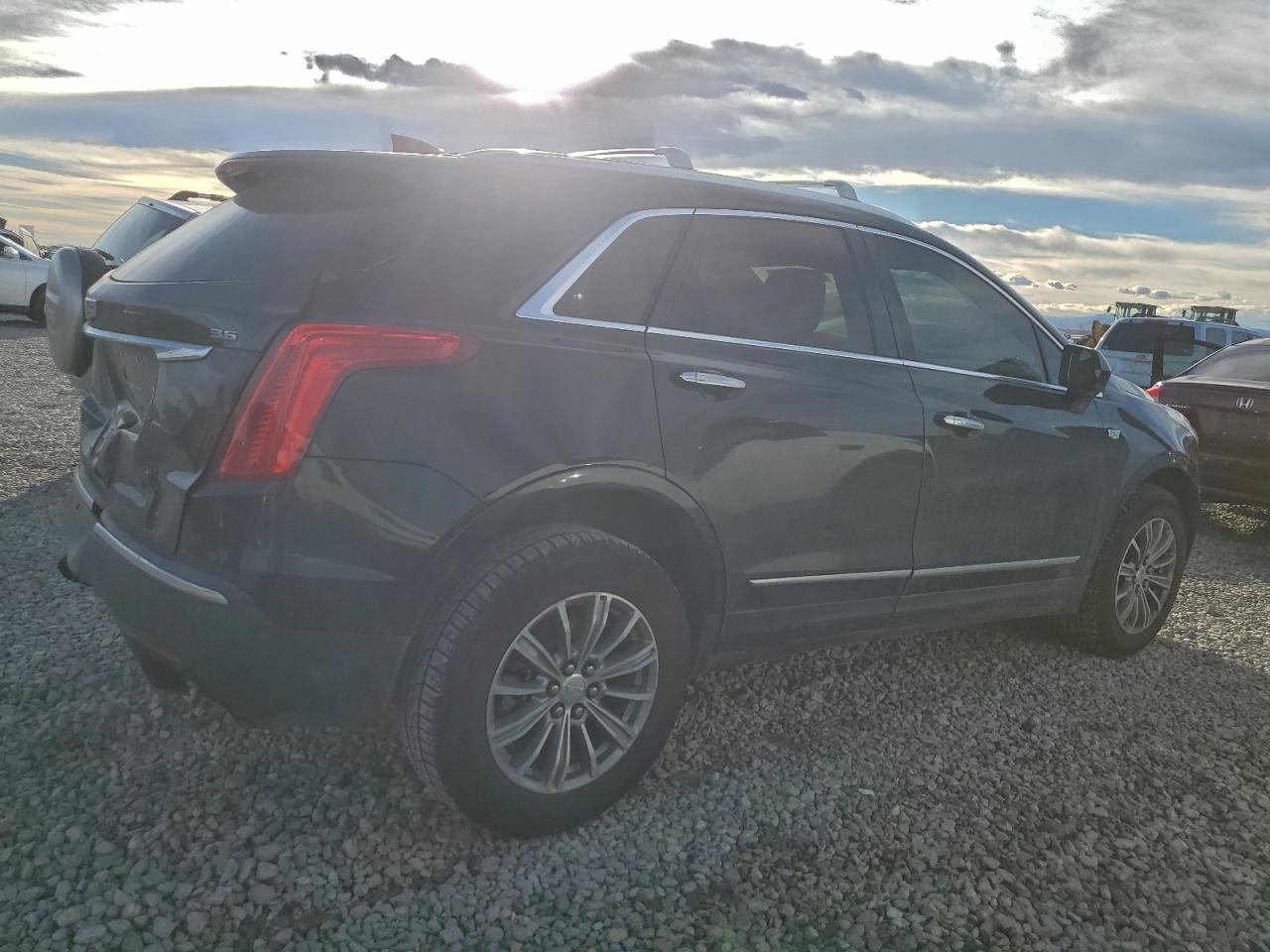 2017 CADILLAC XT5 LUXURY photo 3