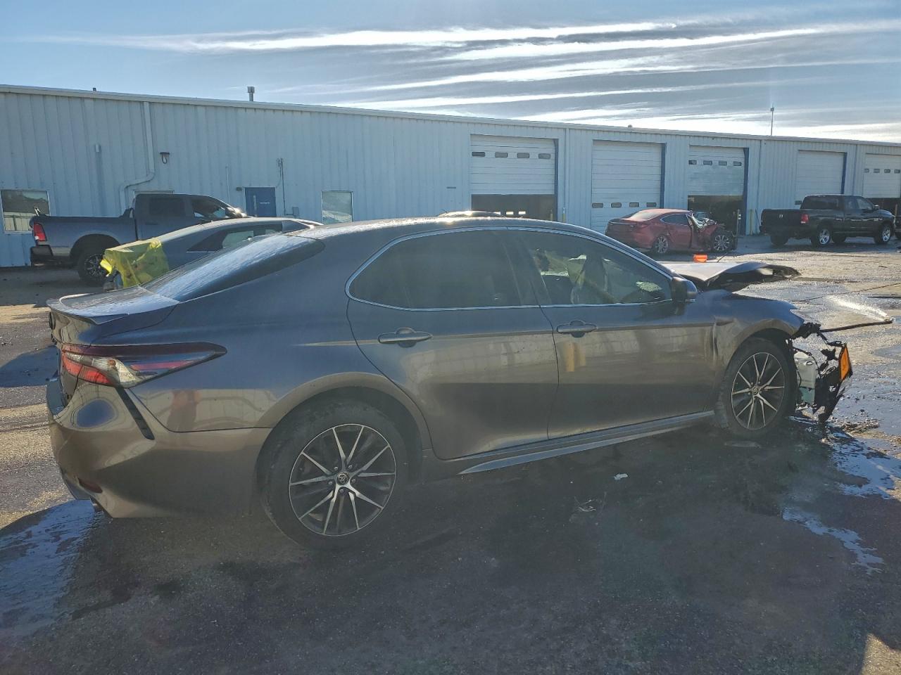 2022 TOYOTA CAMRY SE photo 3