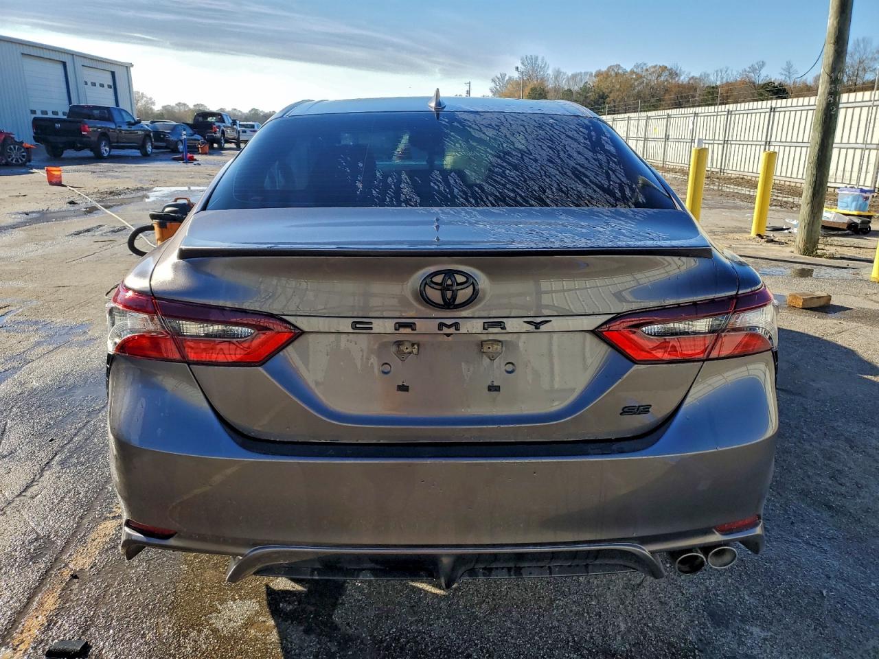2022 TOYOTA CAMRY SE photo 6