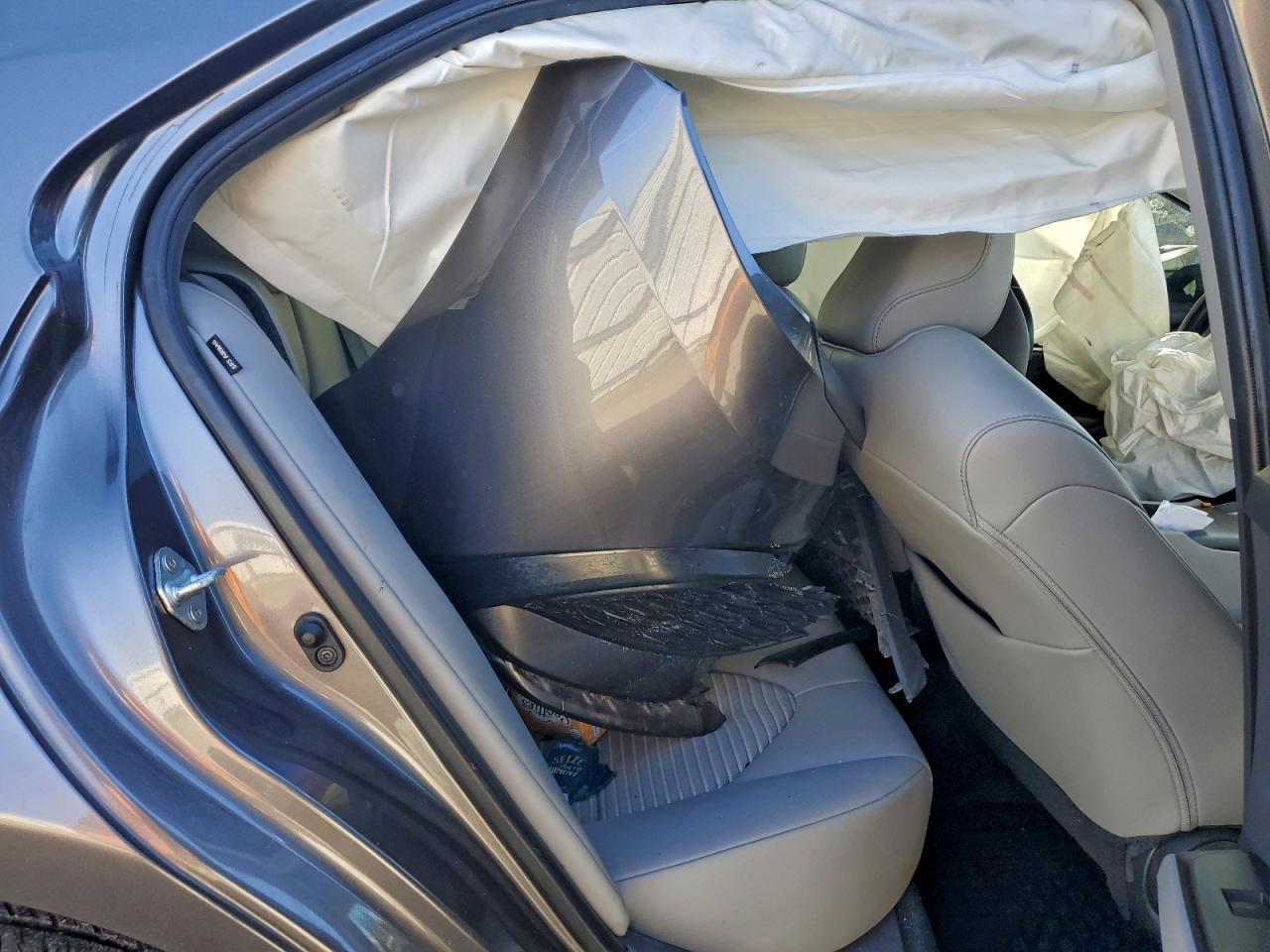 2022 TOYOTA CAMRY SE photo 10