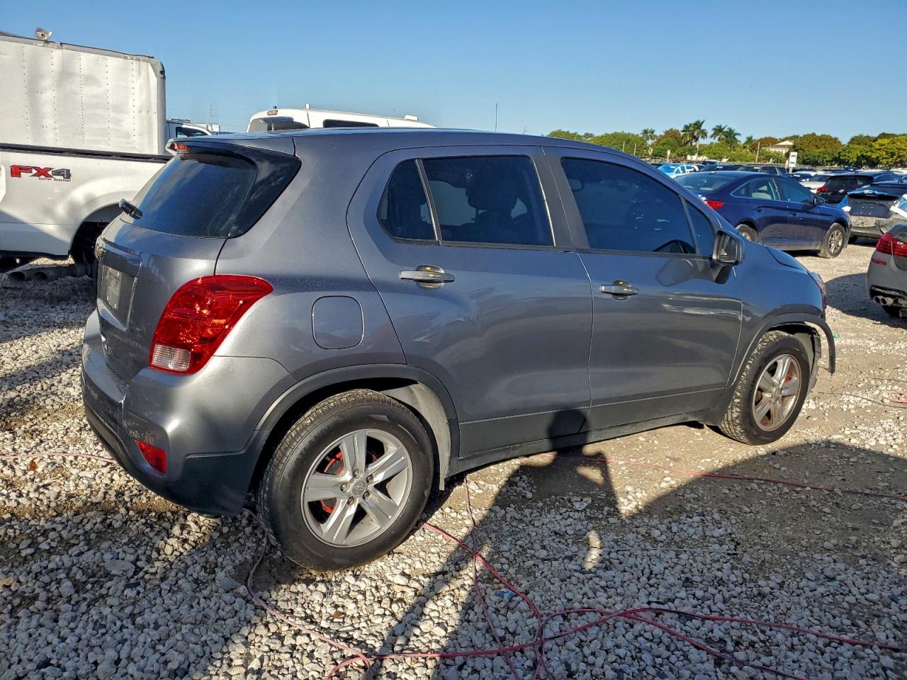 2020 CHEVROLET TRAX LS photo 3