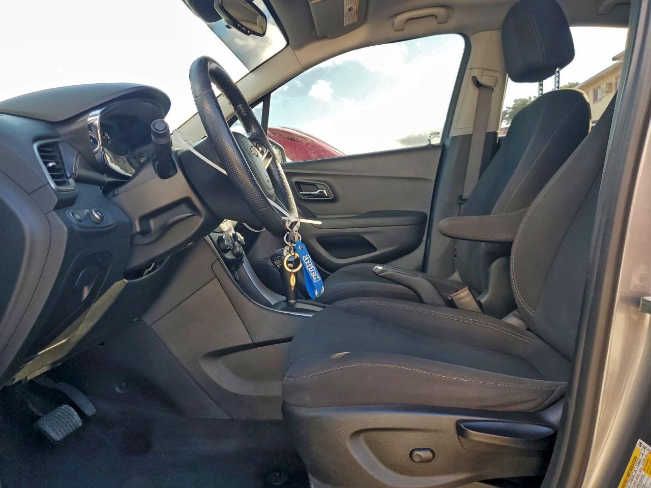 2020 CHEVROLET TRAX LS photo 7