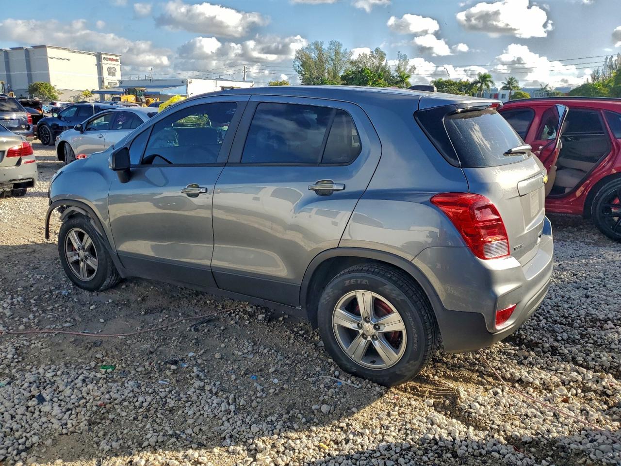 2020 CHEVROLET TRAX LS photo 2