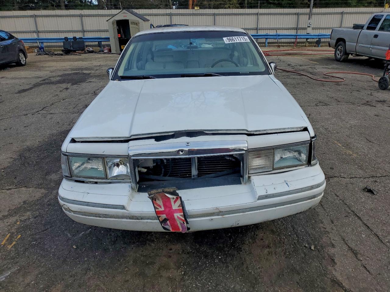 1993 LINCOLN TOWN CAR SIGNATURE photo 5