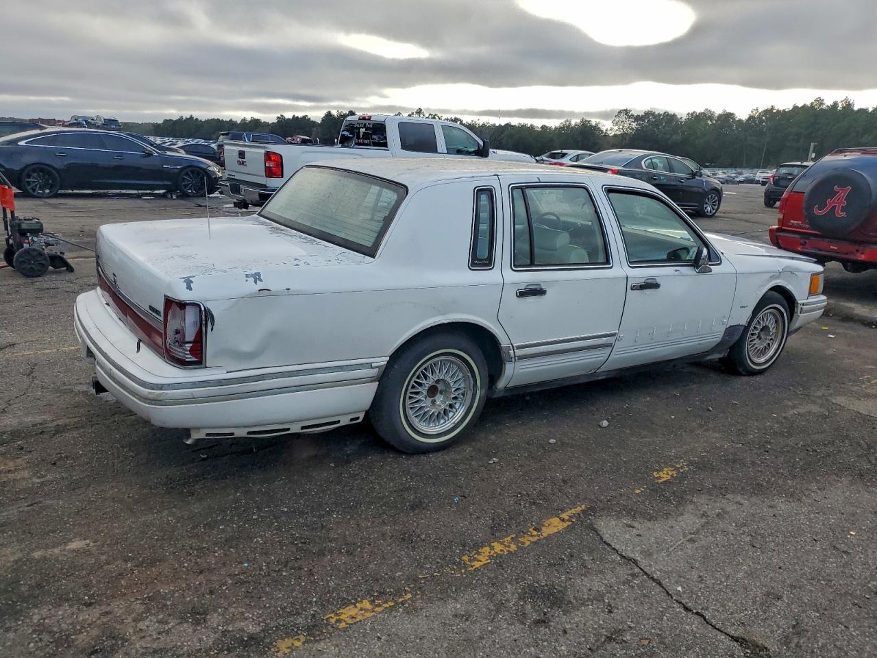 1993 LINCOLN TOWN CAR SIGNATURE photo 3