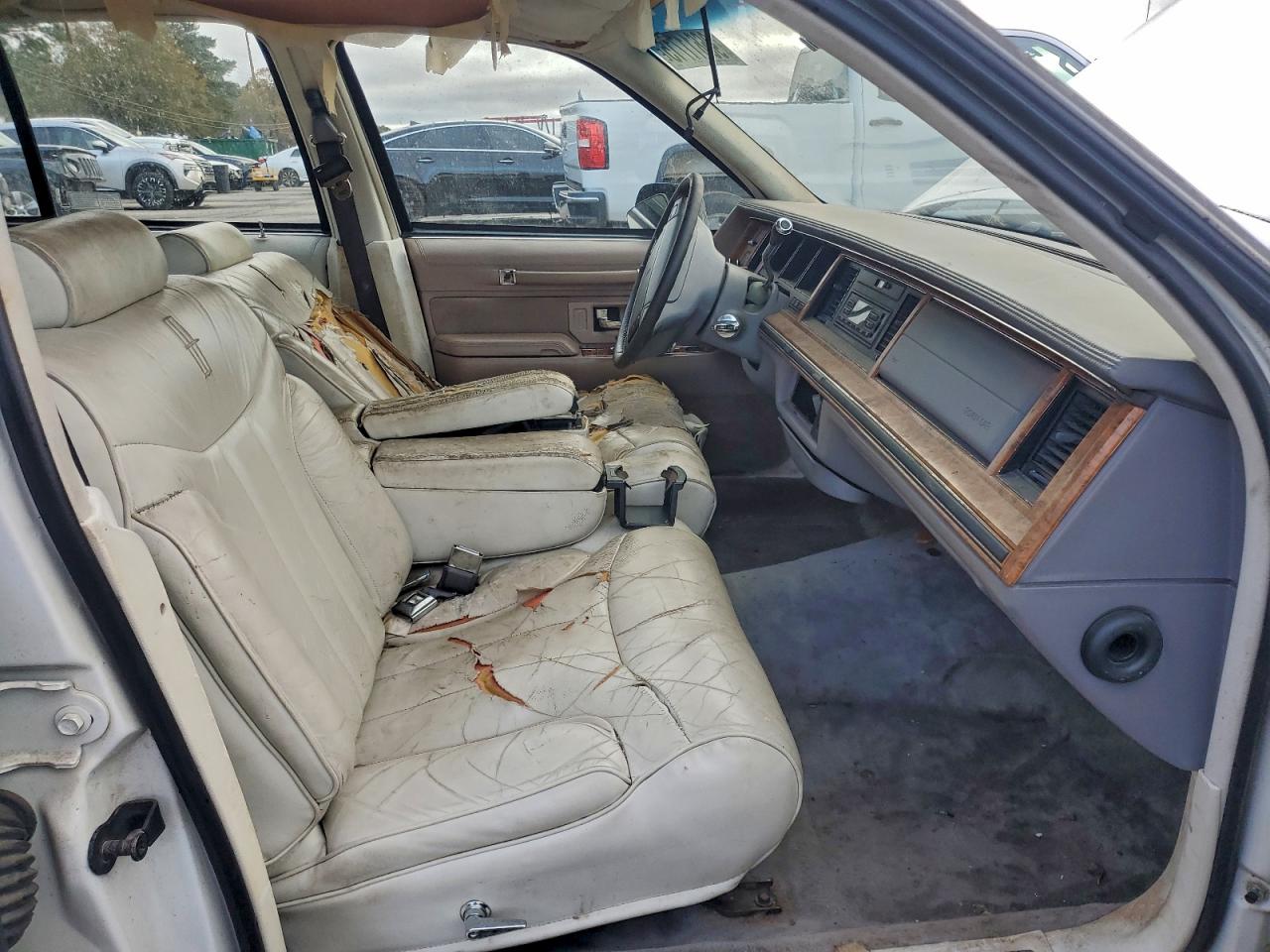 1993 LINCOLN TOWN CAR SIGNATURE photo 7