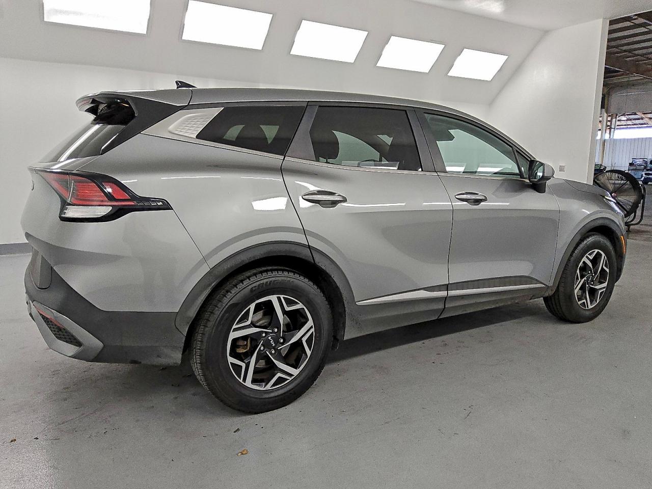 2023 KIA SPORTAGE LX photo 3