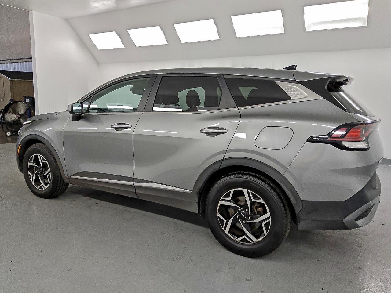 2023 KIA SPORTAGE LX photo 2