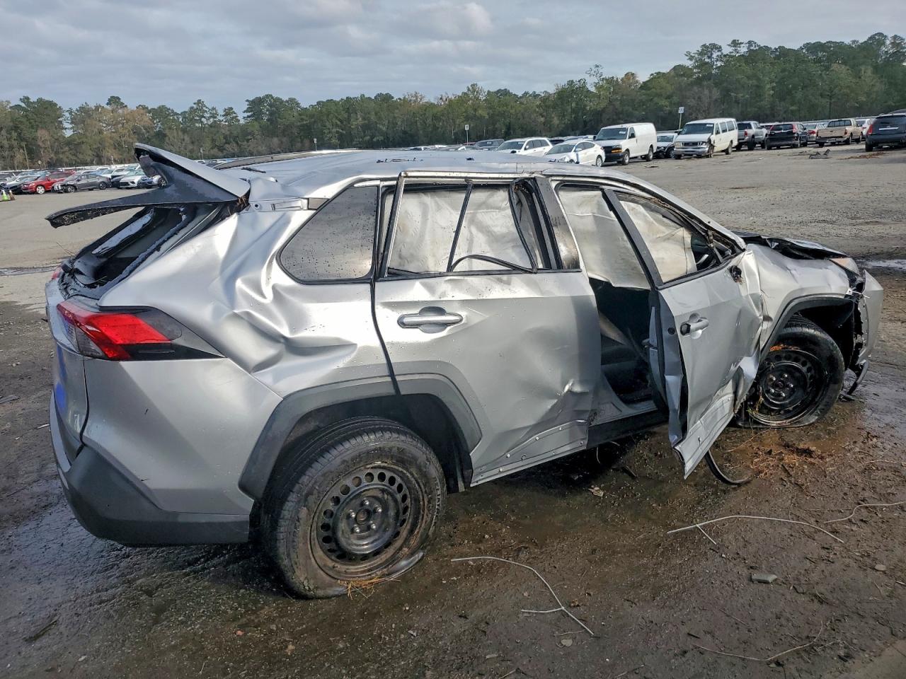 2019 TOYOTA RAV4 LE photo 5