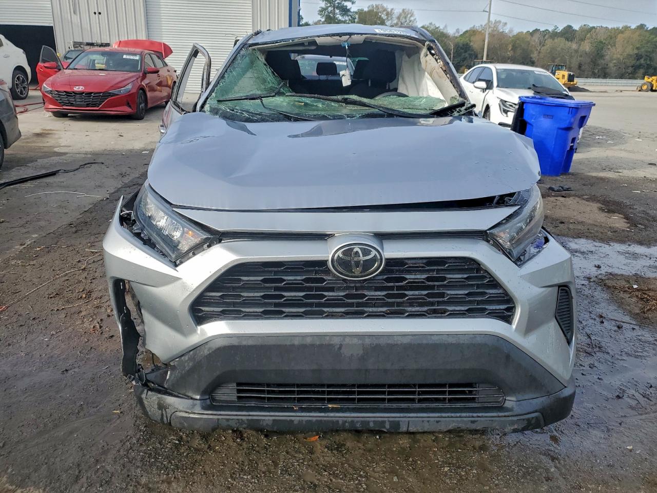 2019 TOYOTA RAV4 LE photo 9