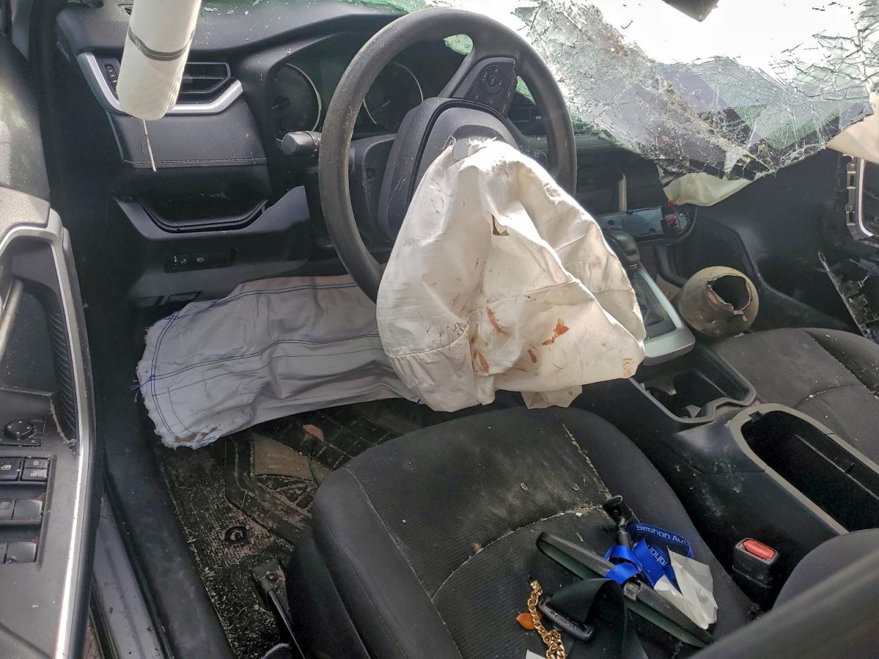 2019 TOYOTA RAV4 LE photo 15