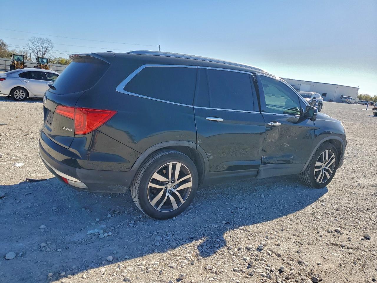 2016 HONDA PILOT TOURING photo 5