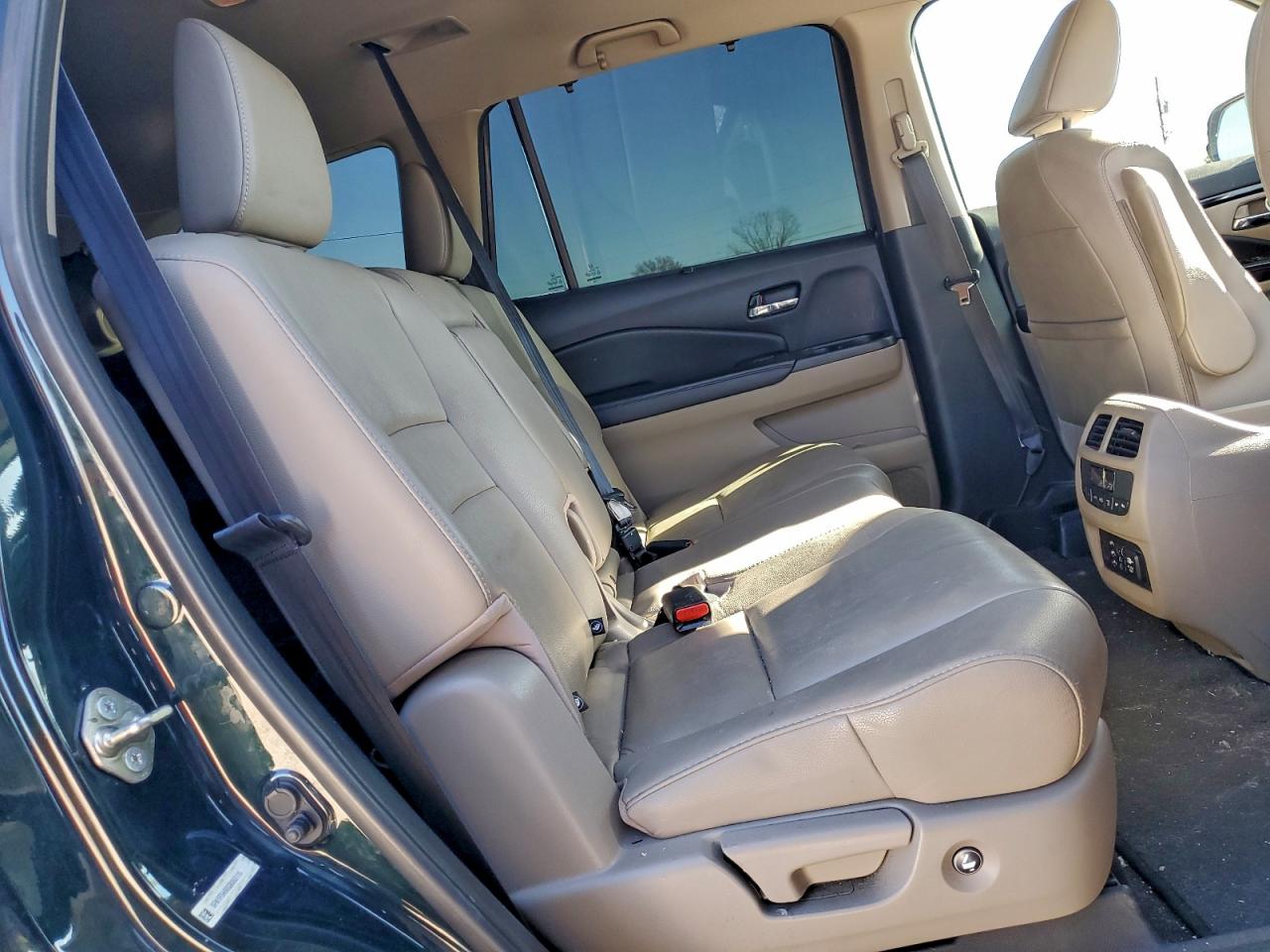 2016 HONDA PILOT TOURING photo 21