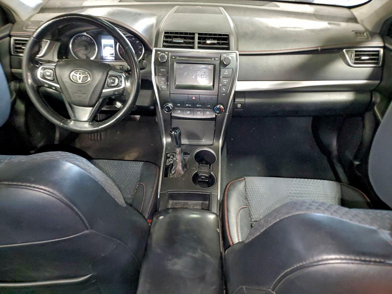 2015 TOYOTA CAMRY LE photo 8