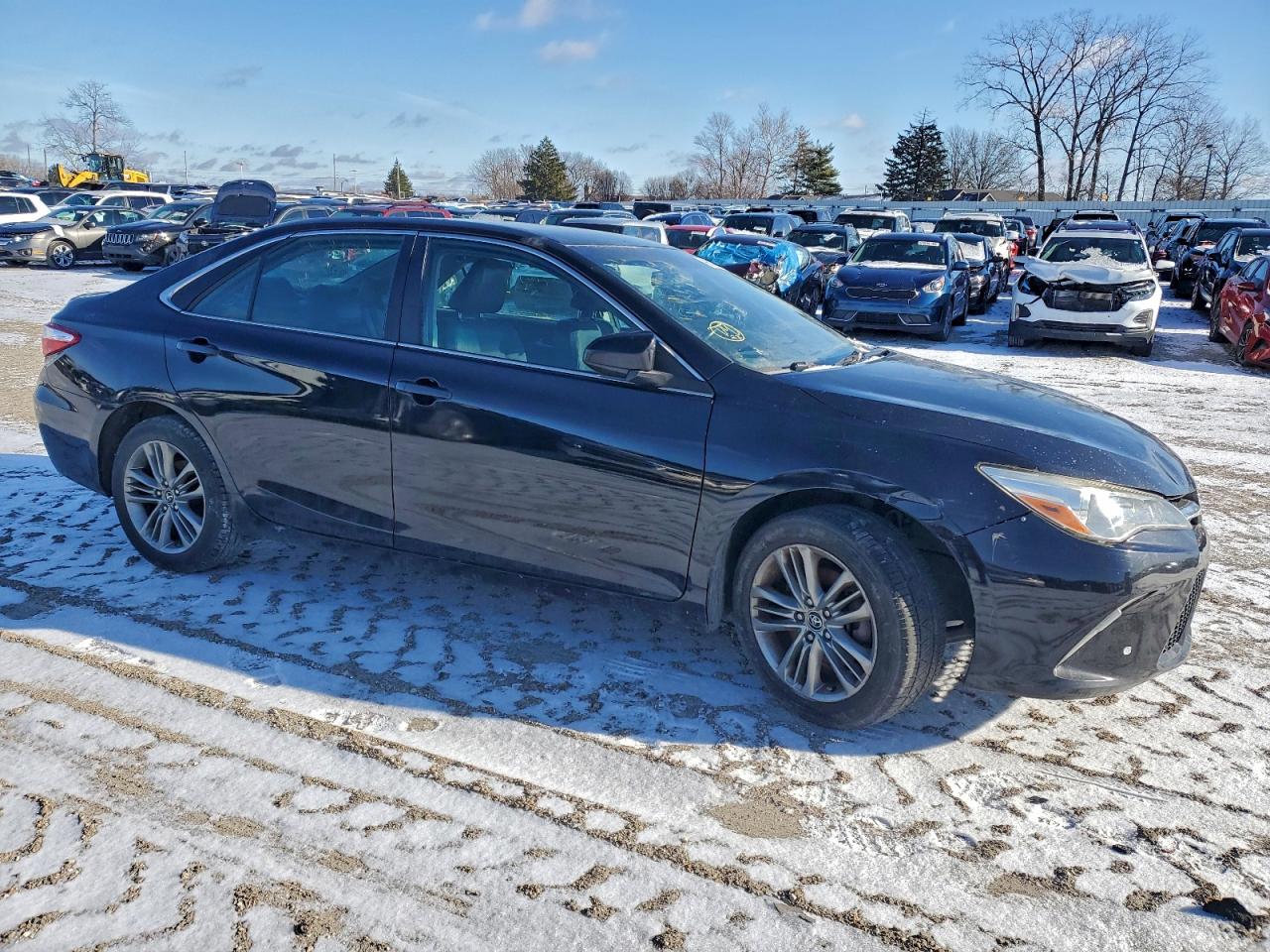 2015 TOYOTA CAMRY LE photo 4