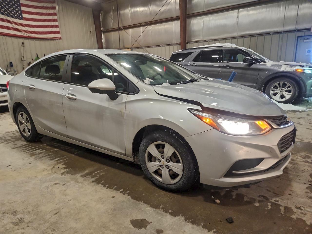 2017 CHEVROLET CRUZE LS photo 4