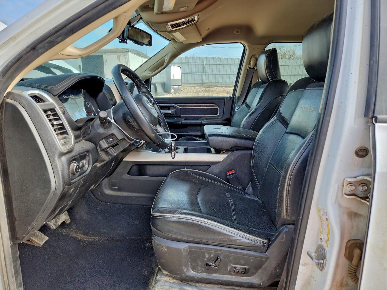 2019 RAM 3500 LARAMIE photo 7