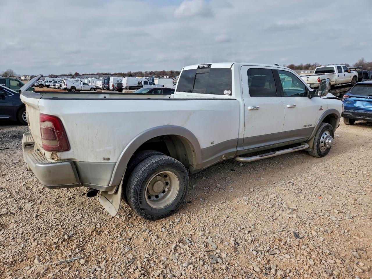 2019 RAM 3500 LARAMIE photo 3