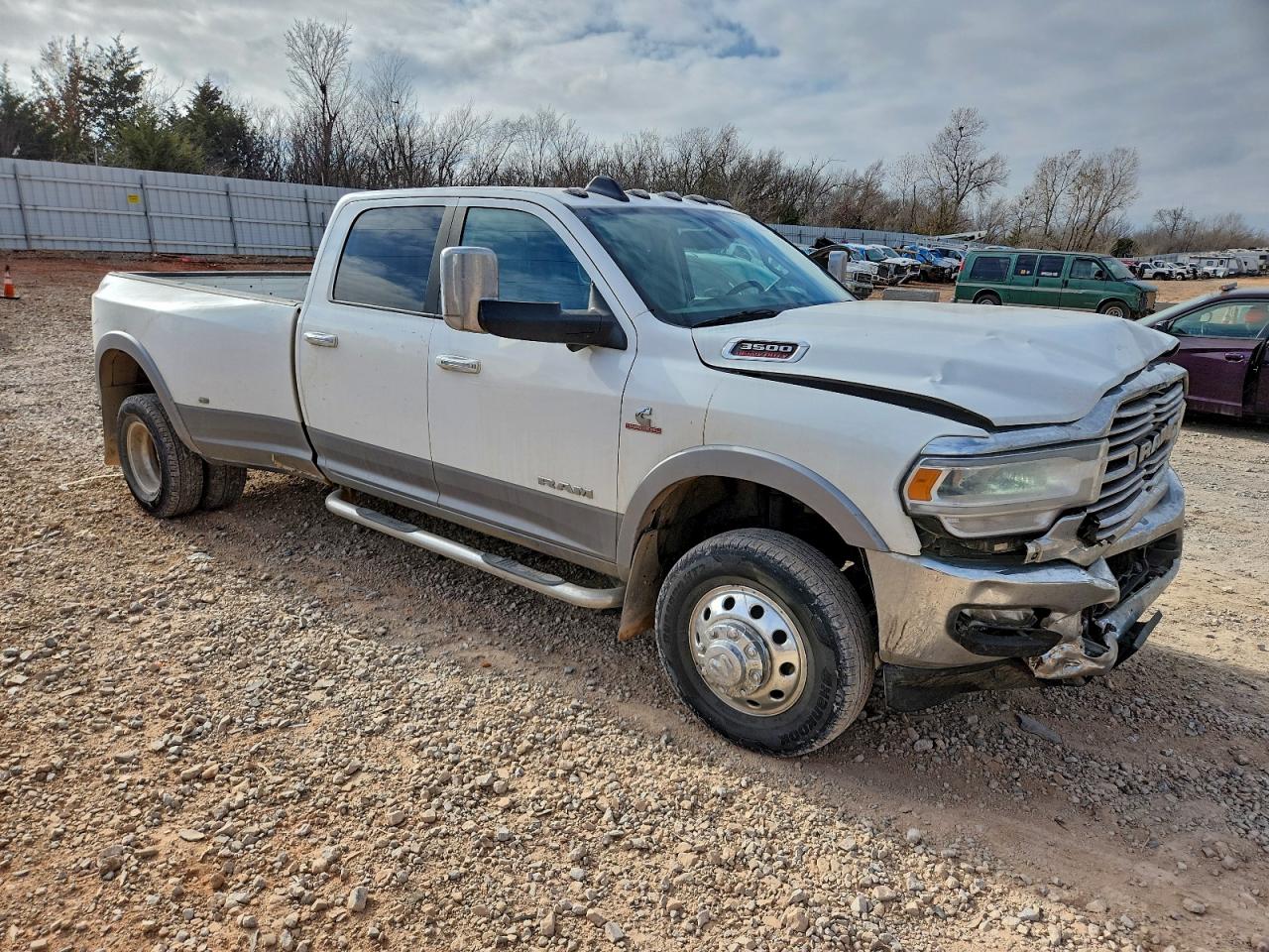 2019 RAM 3500 LARAMIE photo 4