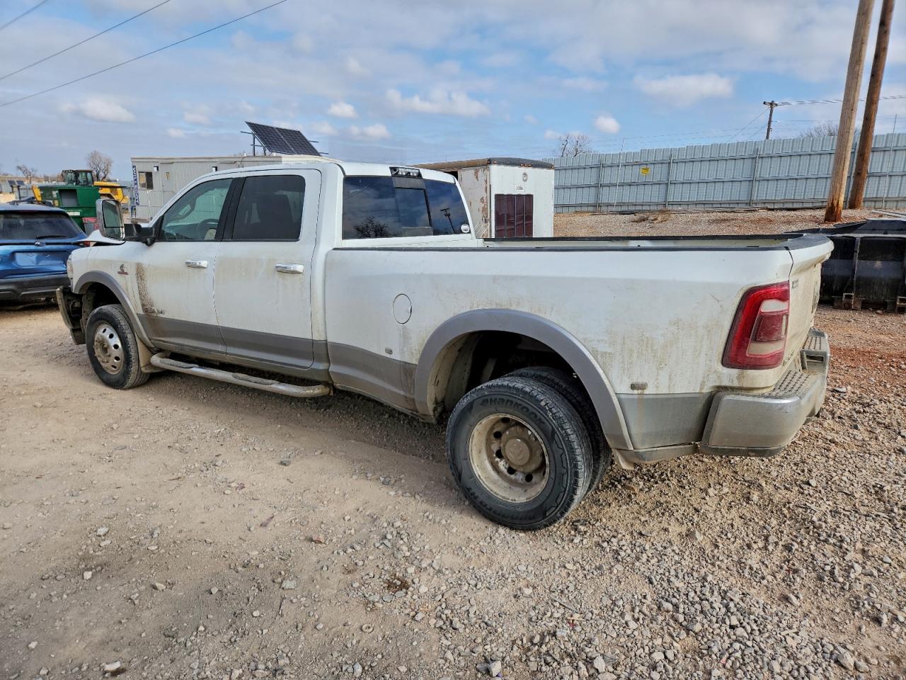 2019 RAM 3500 LARAMIE photo 2