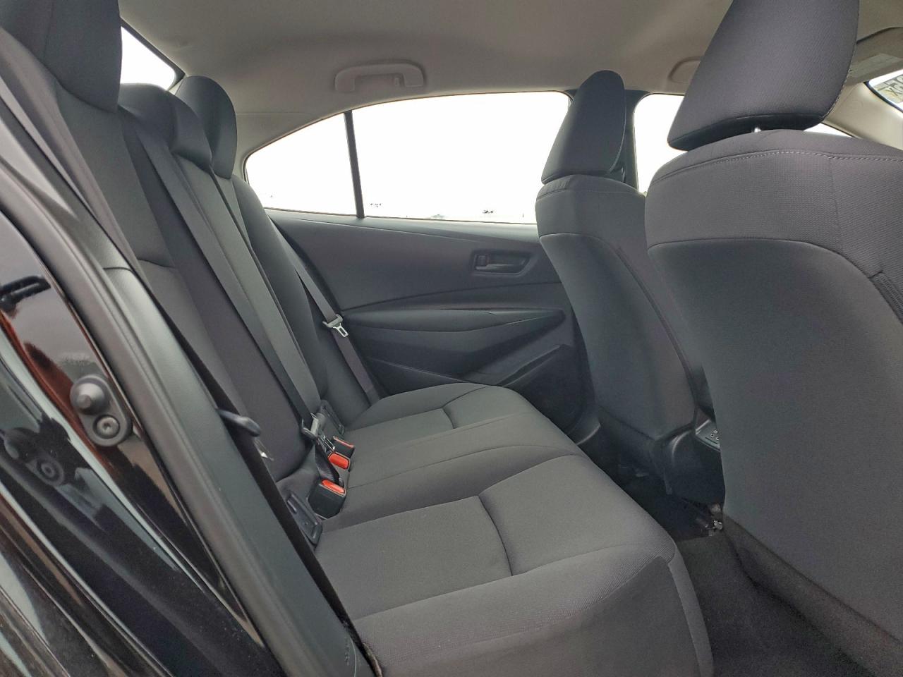 2025 TOYOTA COROLLA LE photo 10