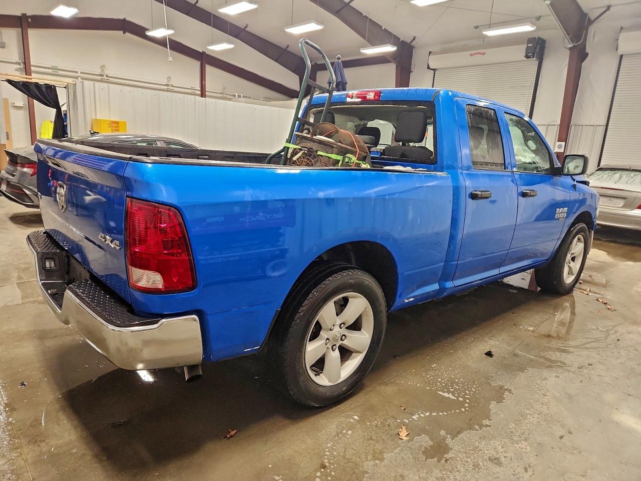 2024 RAM 1500 CLASSIC SLT photo 3