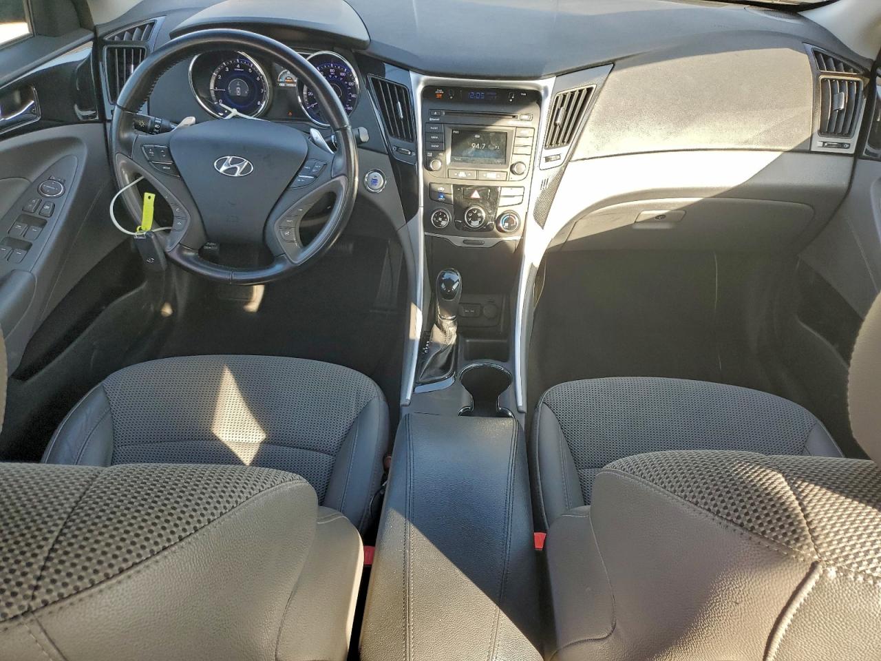 2014 HYUNDAI SONATA SE photo 8