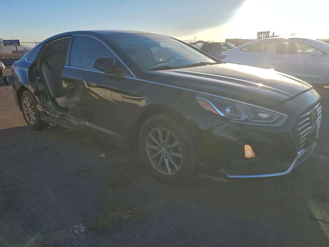 2018 HYUNDAI SONATA SE photo 4