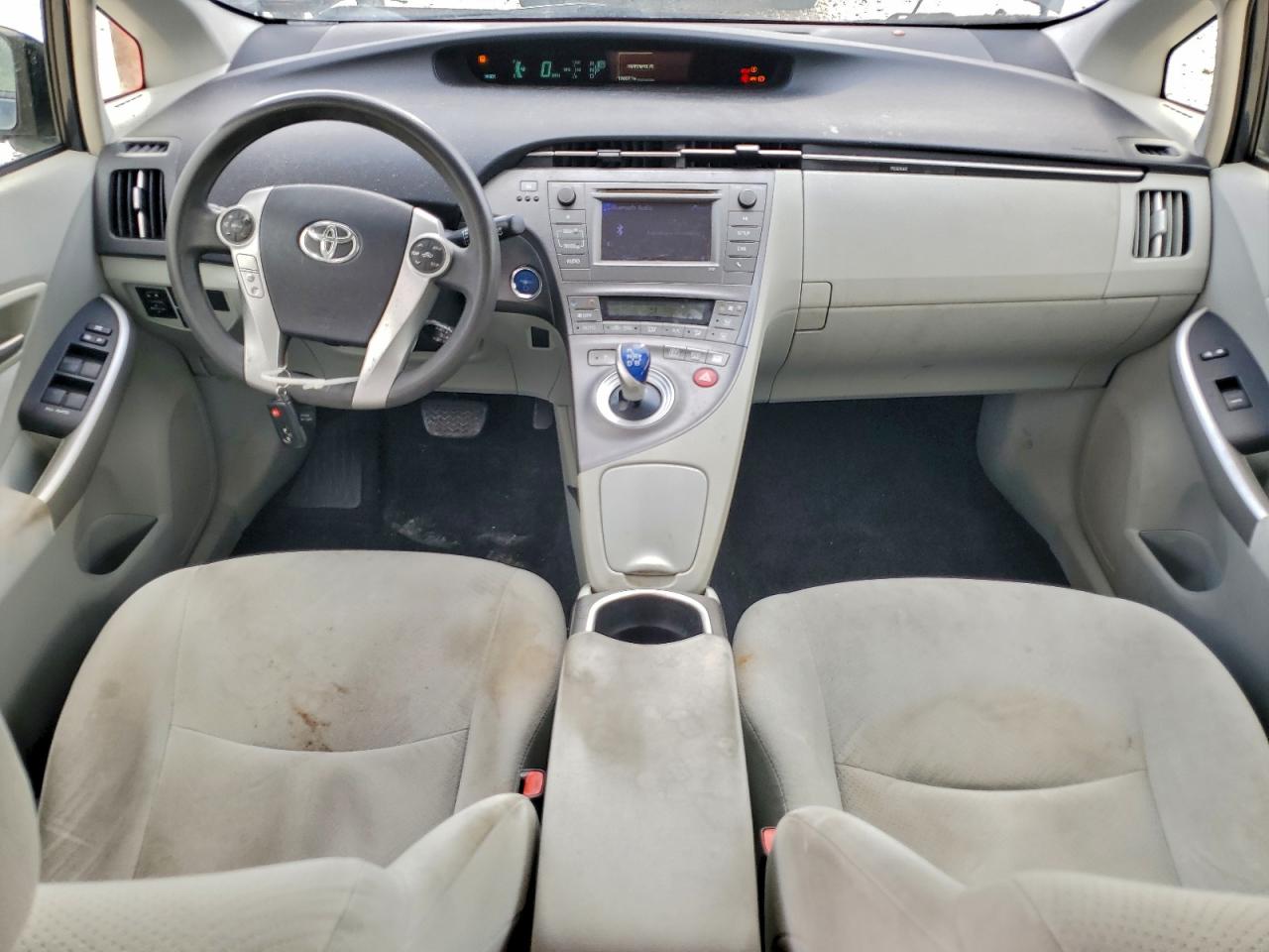 2015 TOYOTA PRIUS photo 8