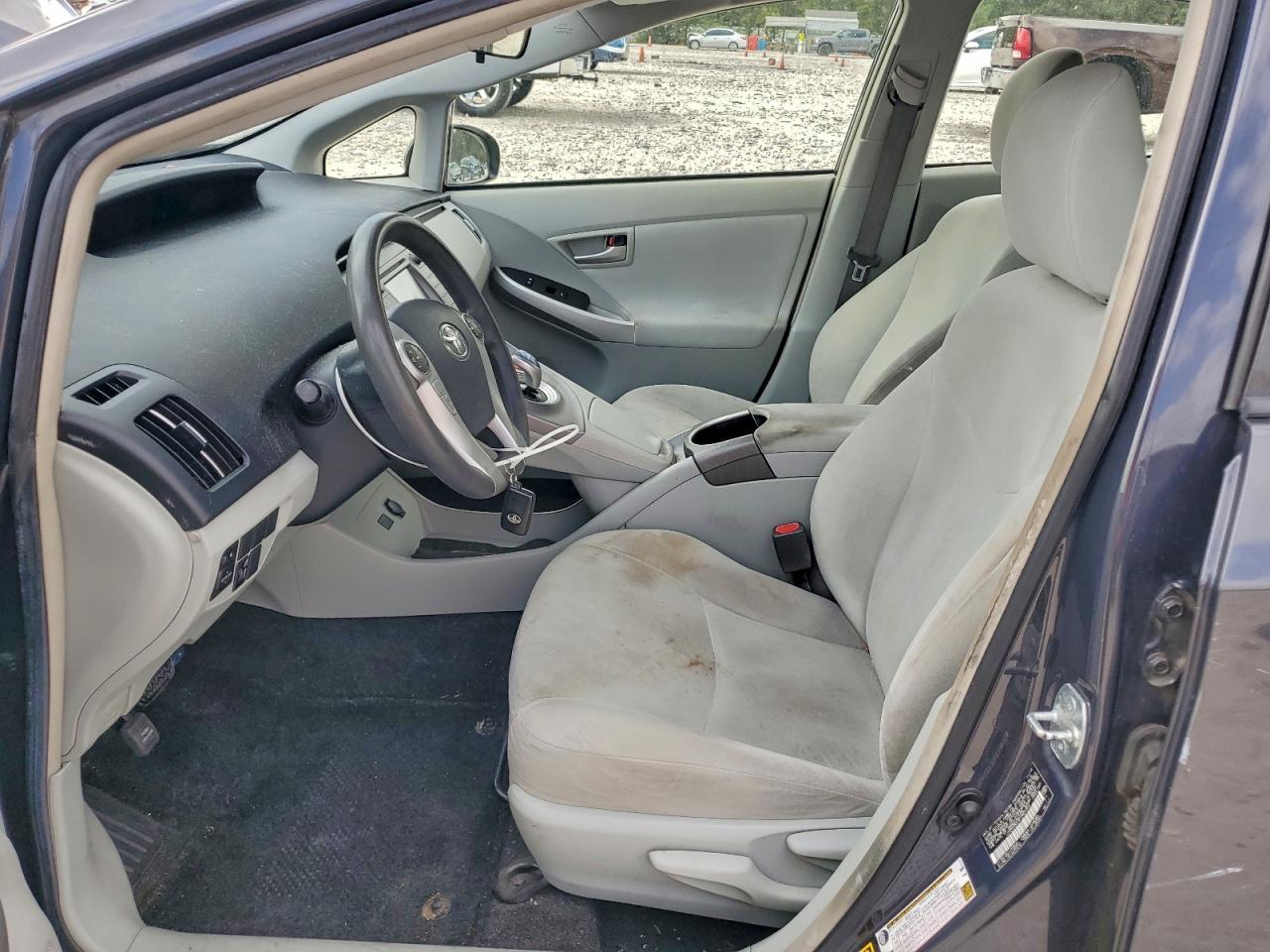2015 TOYOTA PRIUS photo 7