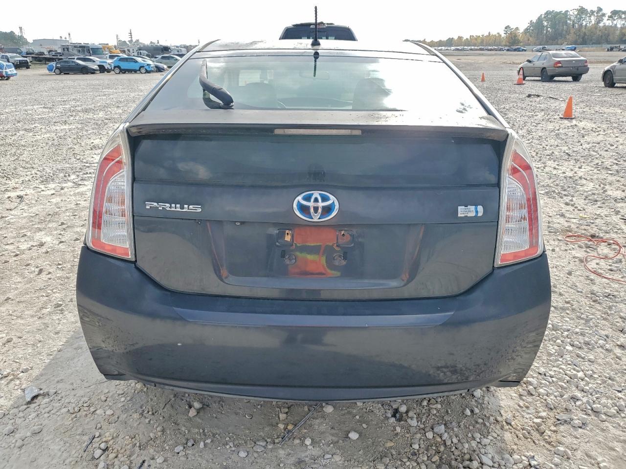 2015 TOYOTA PRIUS photo 6