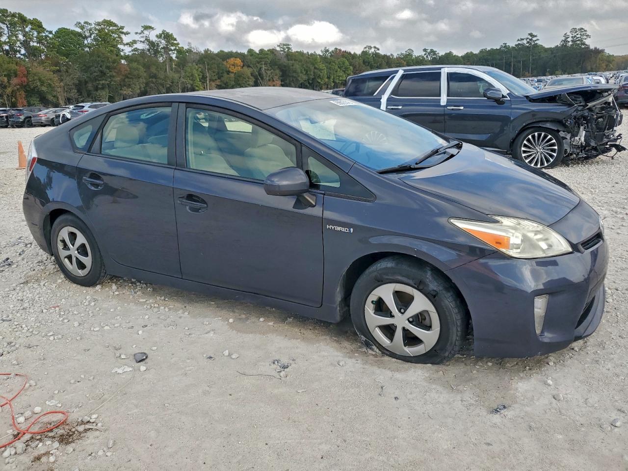 2015 TOYOTA PRIUS photo 4